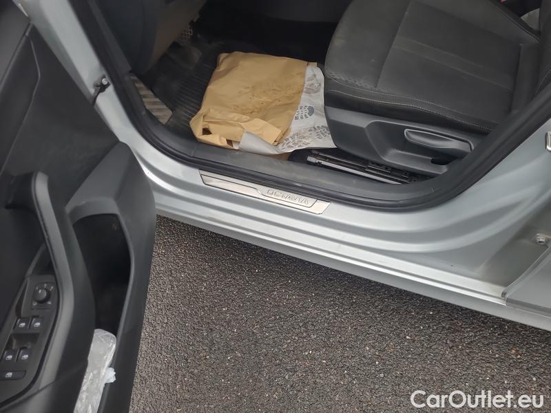  Skoda  Octavia  Combi (NX3)(2020) Oct.Combi 2.0TDI 110 Style AT #4