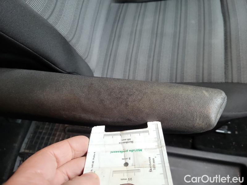  Opel  Combo  Life (E)  (2018) C.Life 1.5CDTI 96 Eleg.Plus  #12