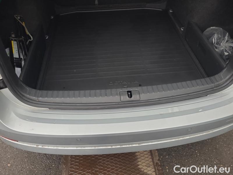  Skoda  Octavia  Combi (NX3)(2020) Oct.Combi 2.0TDI 110 Style AT #12