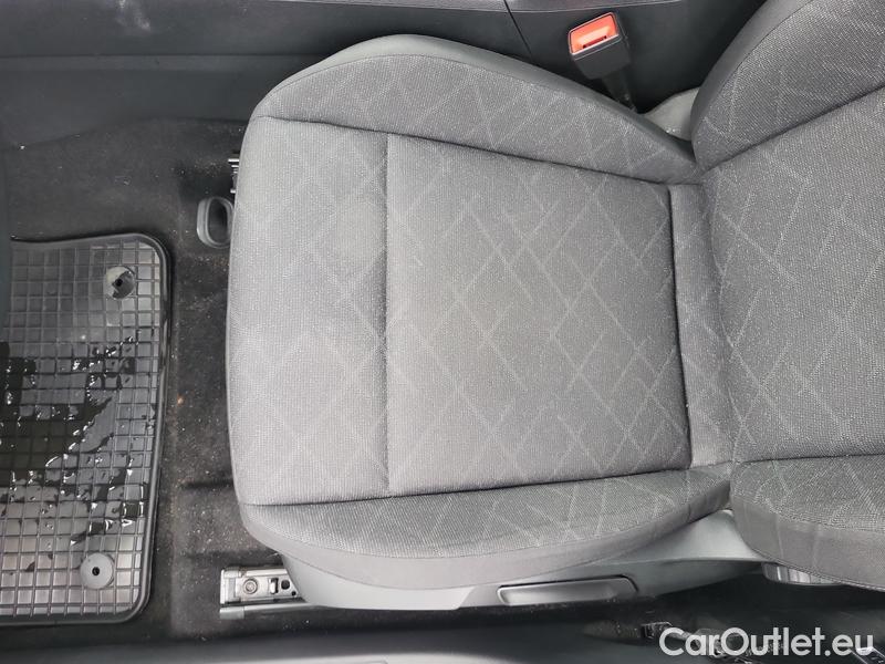  Volkswagen  Golf  VII Variant  (BV5)(2017->) Var.1.0TSI 81 Life 5d #7