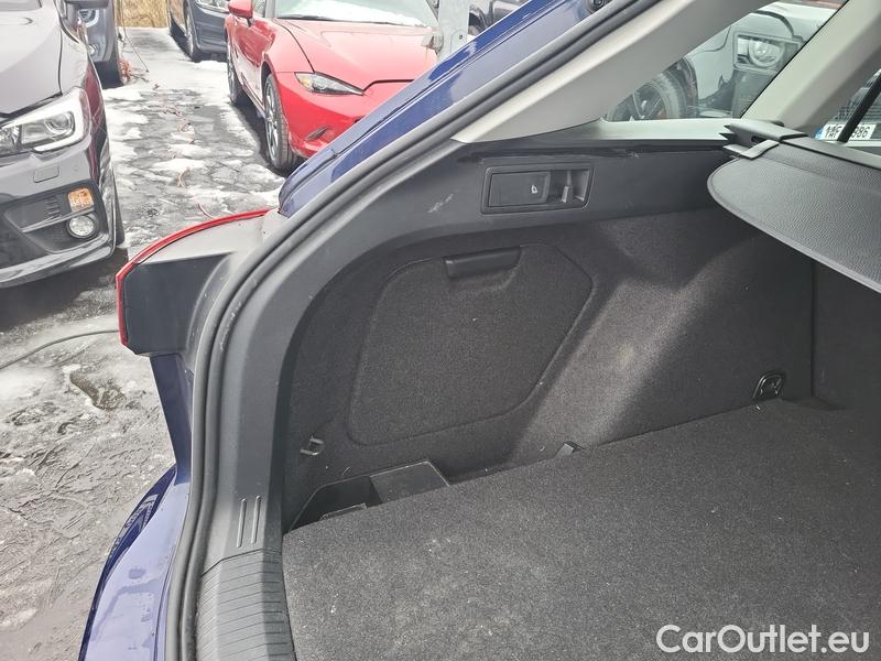  Volkswagen  Golf  VII Variant  (BV5)(2017->) Var.1.0TSI 81 Life 5d #15