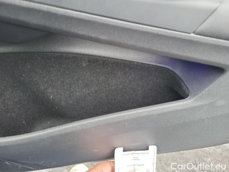  Volkswagen  Golf  VII Variant  (BV5)(2017->) Var.1.0TSI 81 Life 5d #19