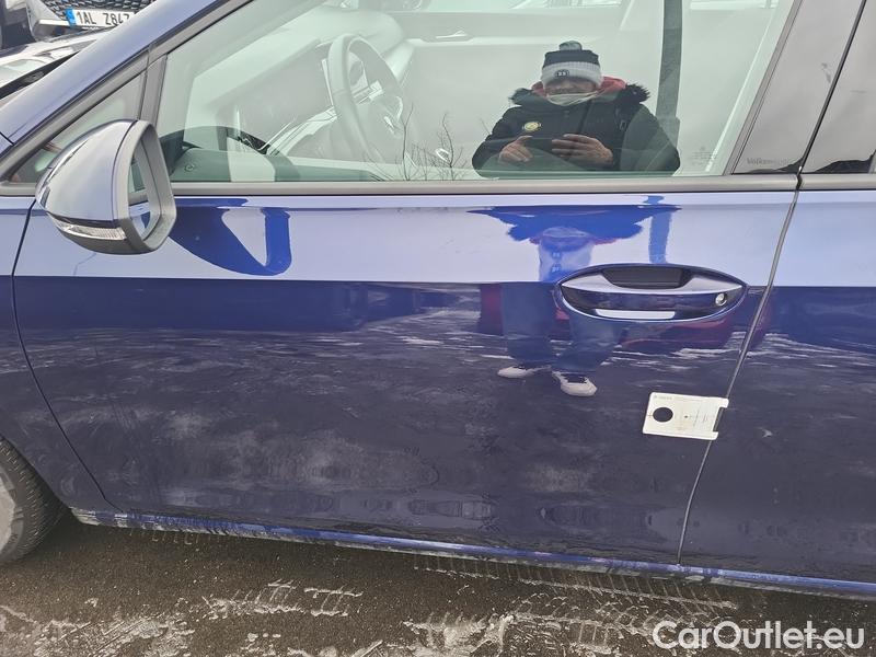  Volkswagen  Golf  VII Variant  (BV5)(2017->) Var.1.0TSI 81 Life 5d #4