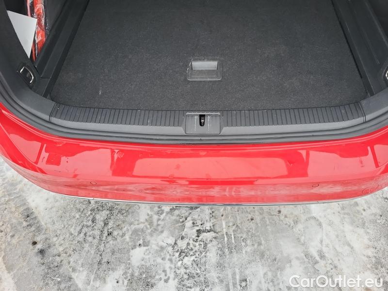  Volkswagen  Passat  Variant (CB5) (2019) Pas.Var.2.0TDI 110 Elegance AT #16