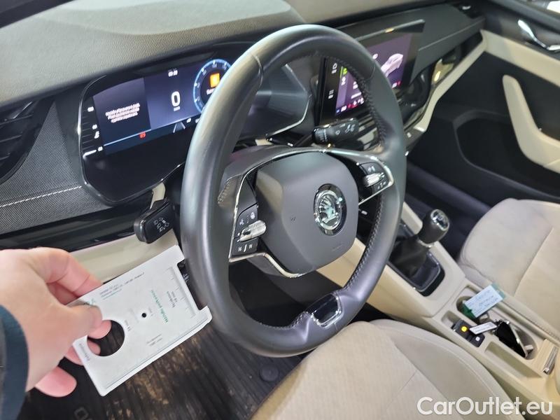  Skoda  Octavia  Lim. (NX3)(2020) Oct. 2.0TDI 110 Style 5d #3