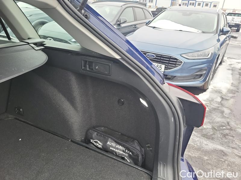  Volkswagen  Golf  VII Variant  (BV5)(2017->) Var.1.0TSI 81 Life 5d #14