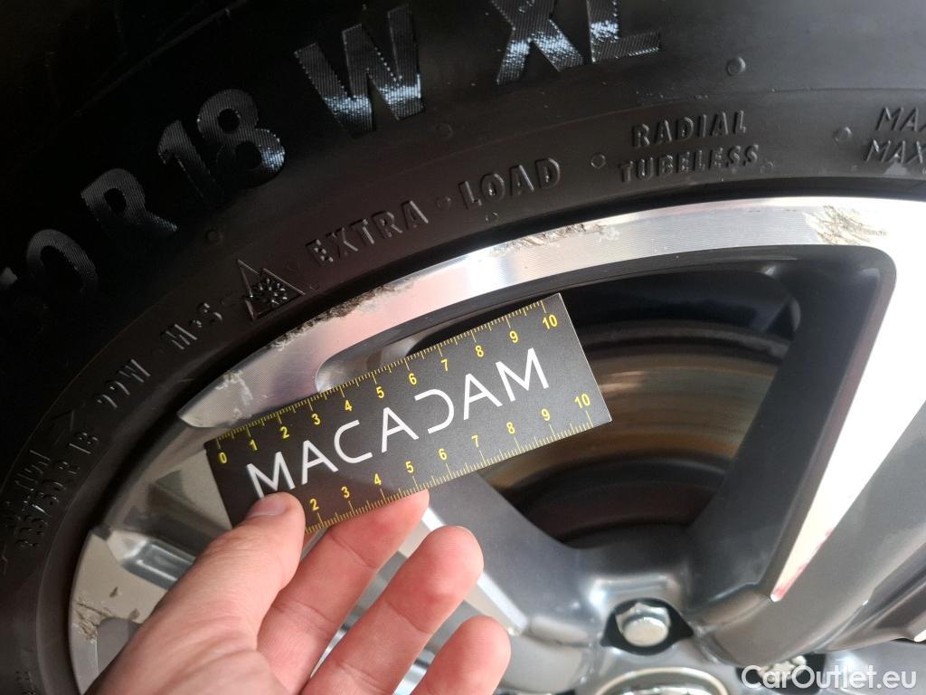  Lexus  UX LEXUS  / 2018 / 5P / SUV 300E Executive #31