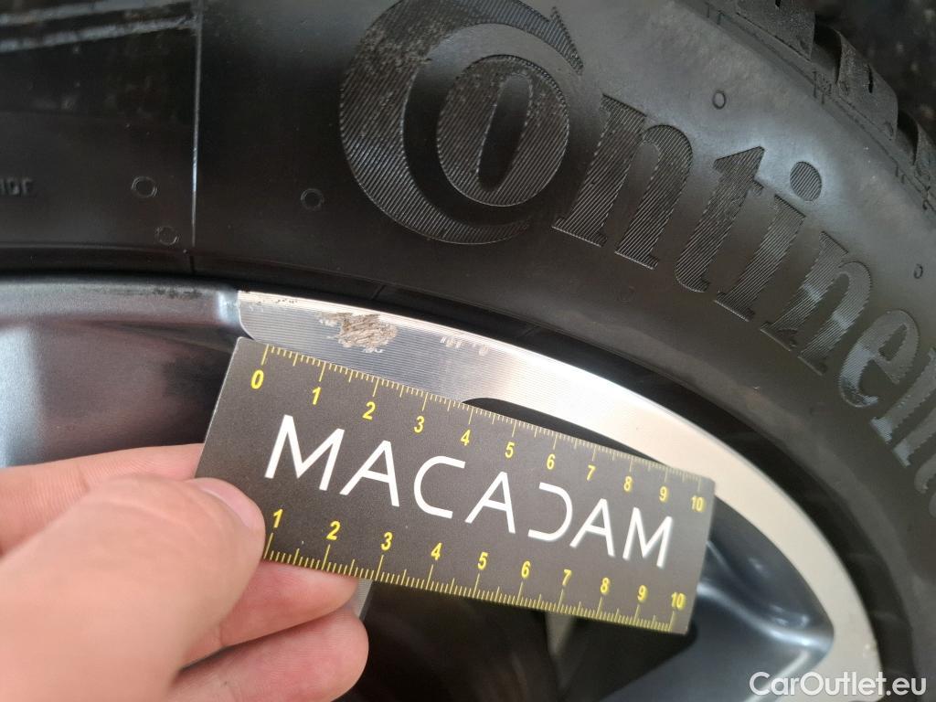  Lexus  UX LEXUS  / 2018 / 5P / SUV 300E Executive #40