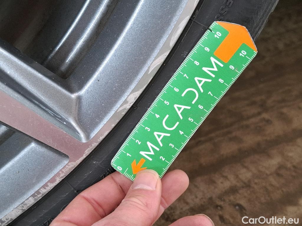  Mercedes  GLA MERCEDES-BENZ  / 2020 / 5P / SUV 1.3  250 e AMG LINE DCT #29