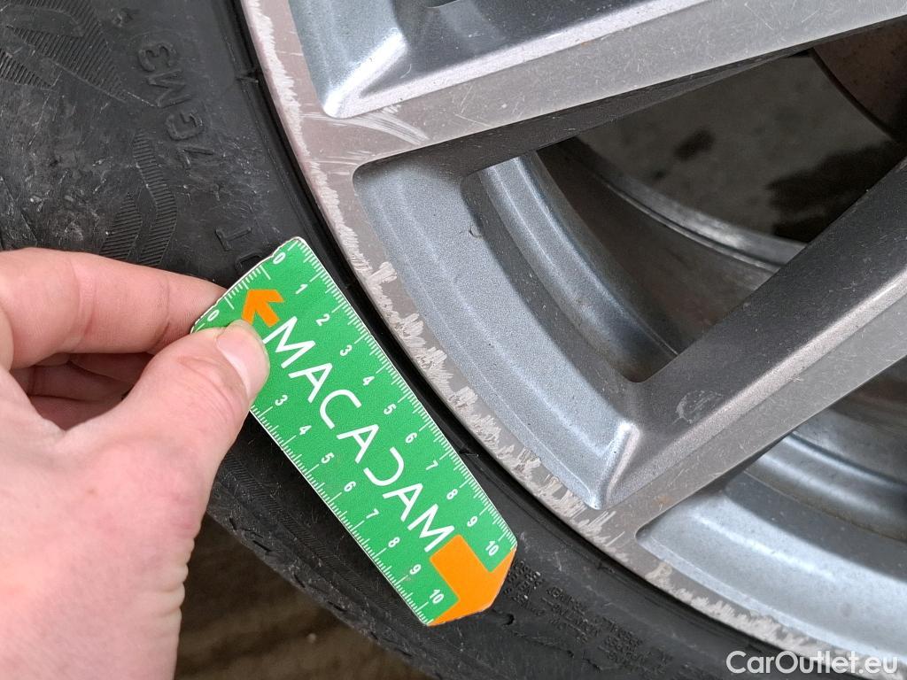  Mercedes  GLA MERCEDES-BENZ  / 2020 / 5P / SUV 1.3  250 e AMG LINE DCT #18