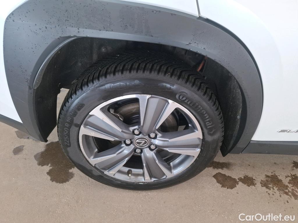  Lexus  UX LEXUS  / 2018 / 5P / SUV 300E Executive #32