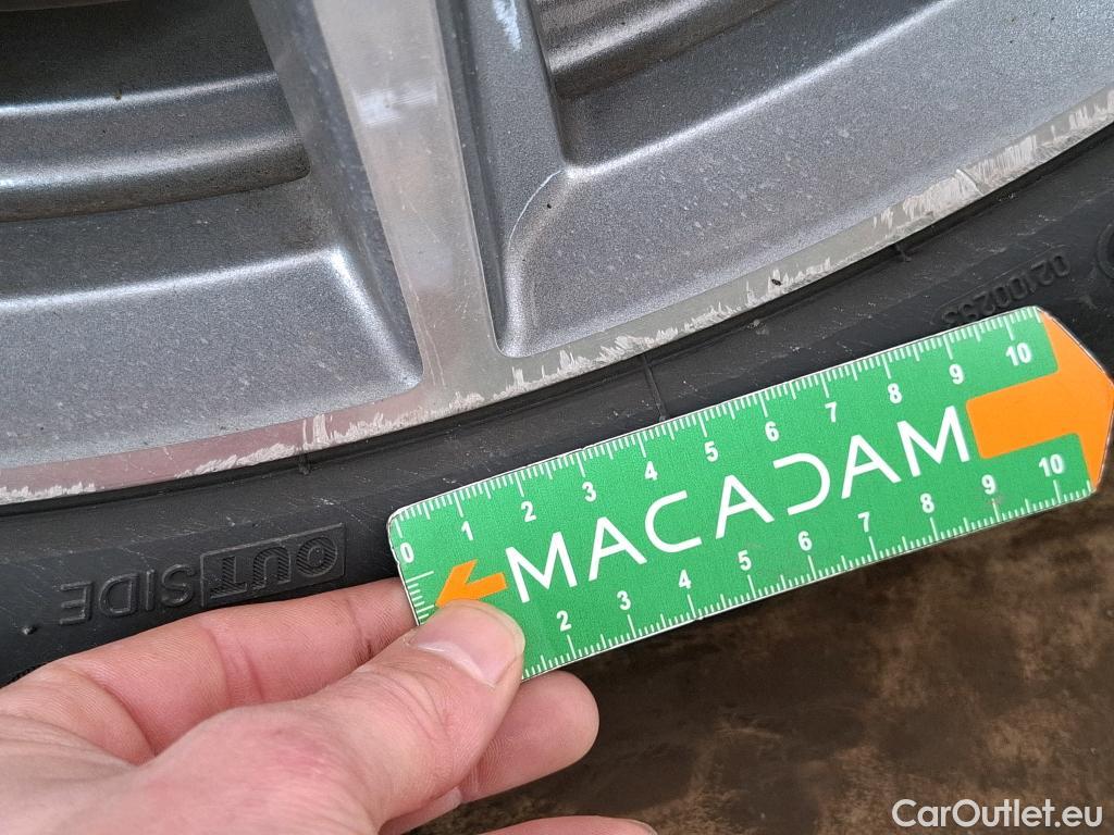  Mercedes  GLA MERCEDES-BENZ  / 2020 / 5P / SUV 1.3  250 e AMG LINE DCT #28