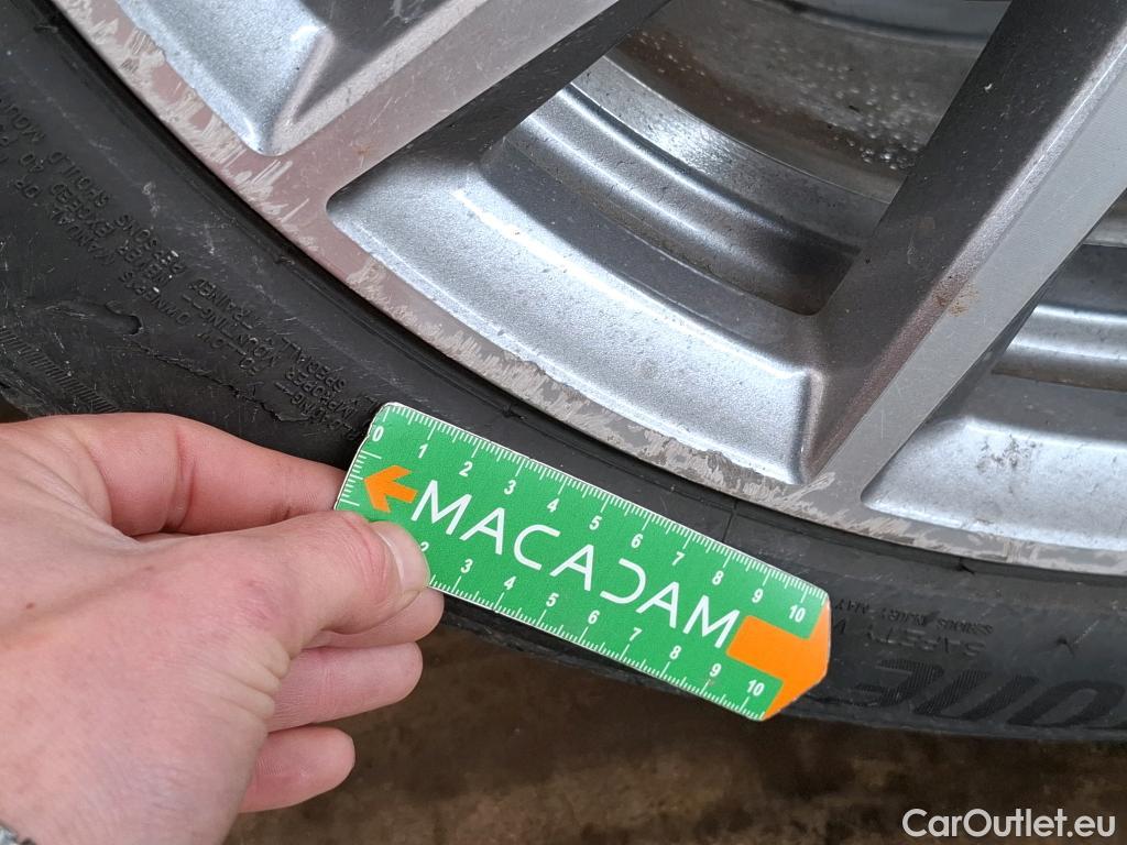  Mercedes  GLA MERCEDES-BENZ  / 2020 / 5P / SUV 1.3  250 e AMG LINE DCT #19