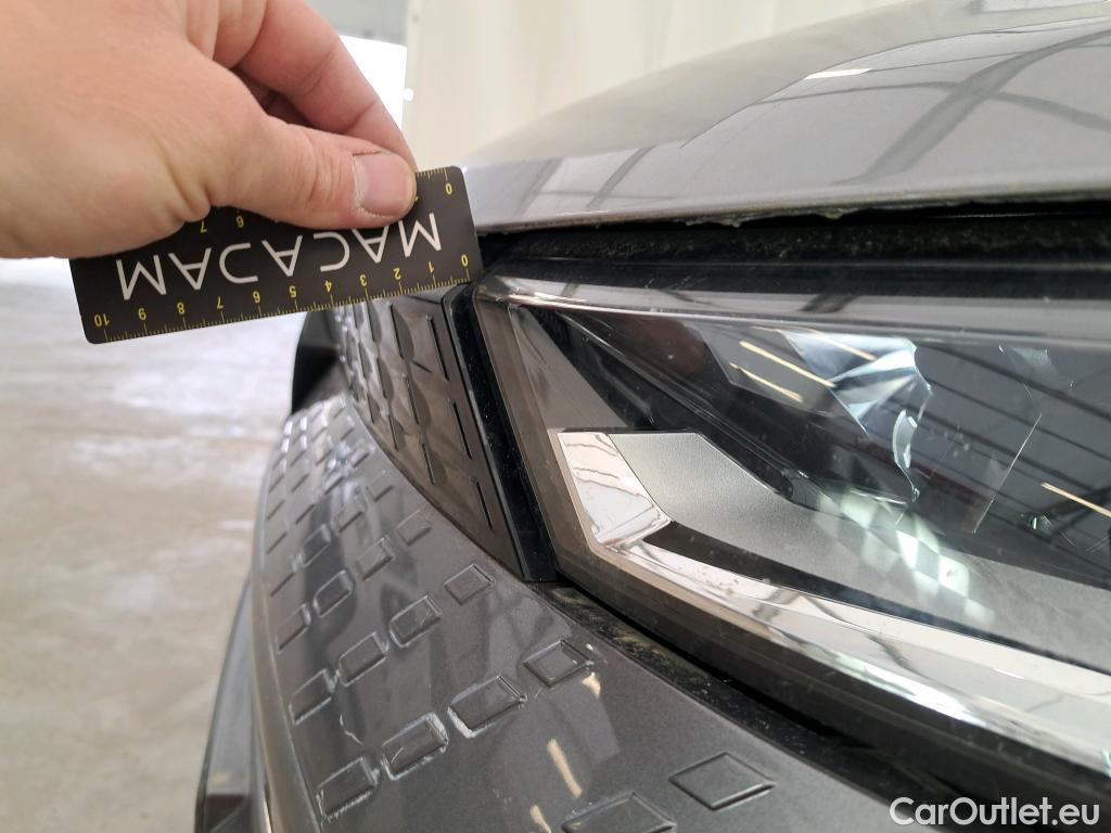  Renault  Captur  II Techno 1.6 E-TECH Hybrid 145CV BVA6 6E #40