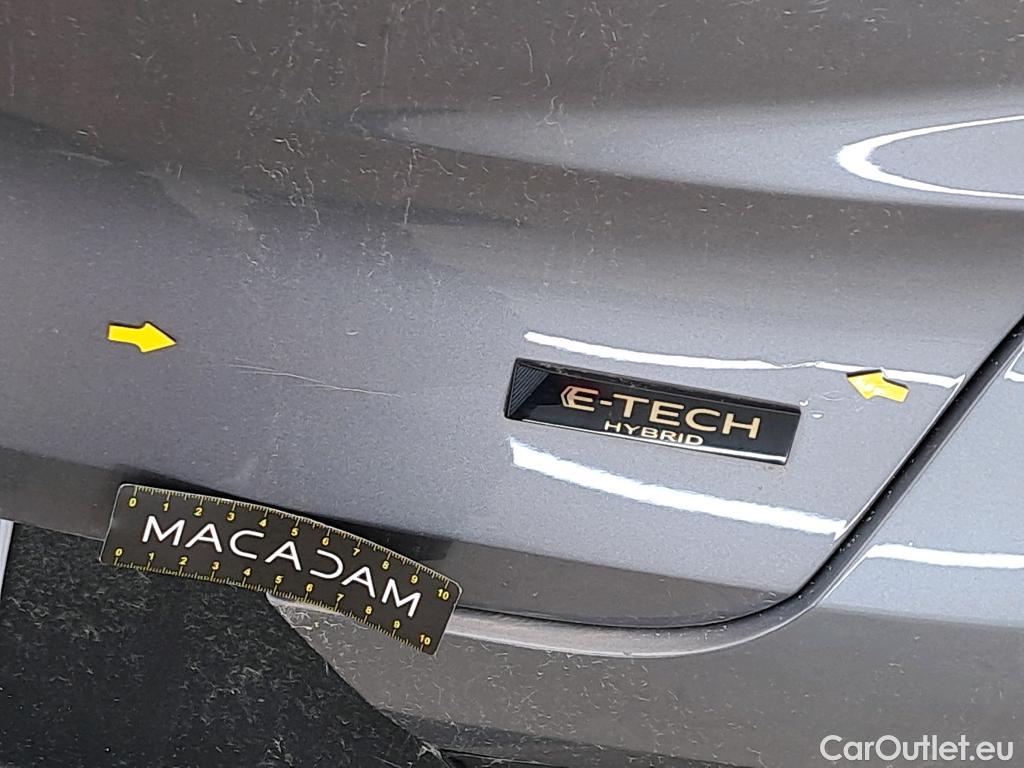  Renault  Captur  II Techno 1.6 E-TECH Hybrid 145CV BVA6 6E #13