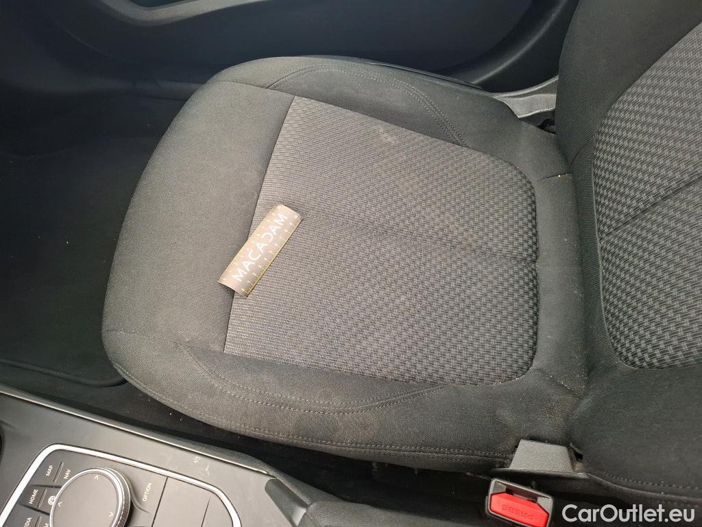  Bmw  Serie 1 BMW Série 1 / 2019 / 5P / Berline 1.5 116D DKG7 Business Design (Ex 668K) #32