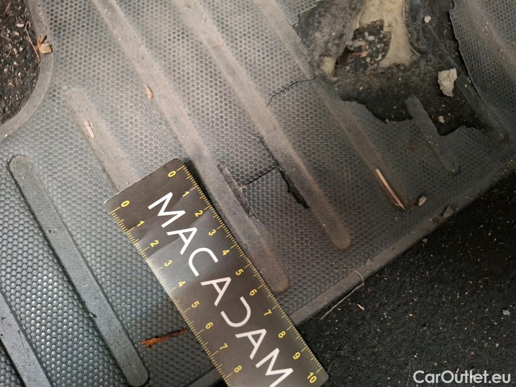  Peugeot  2008 PEUGEOT  / 2019 / 5P / Crossover 1.5 BLUEHDI 100 ALLURE BUSINESS (K020) #4