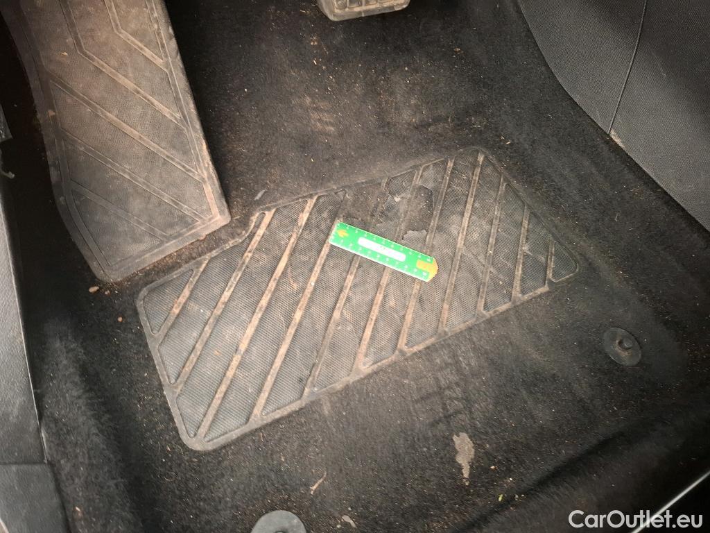  Peugeot  5008  Active Pack 1.2 PureTech 130CV BVA8 7 Sieges E6d #1