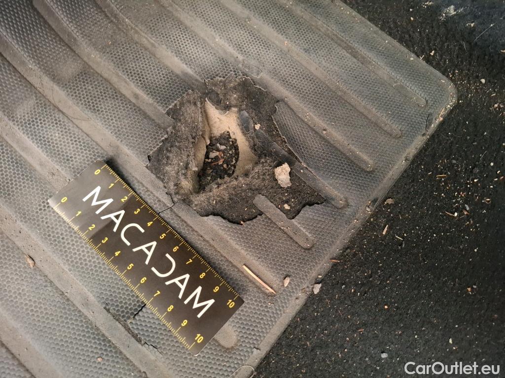  Peugeot  2008 PEUGEOT  / 2019 / 5P / Crossover 1.5 BLUEHDI 100 ALLURE BUSINESS (K020) #2