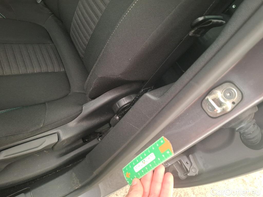  Peugeot  5008  Active Pack 1.2 PureTech 130CV BVA8 7 Sieges E6d #18