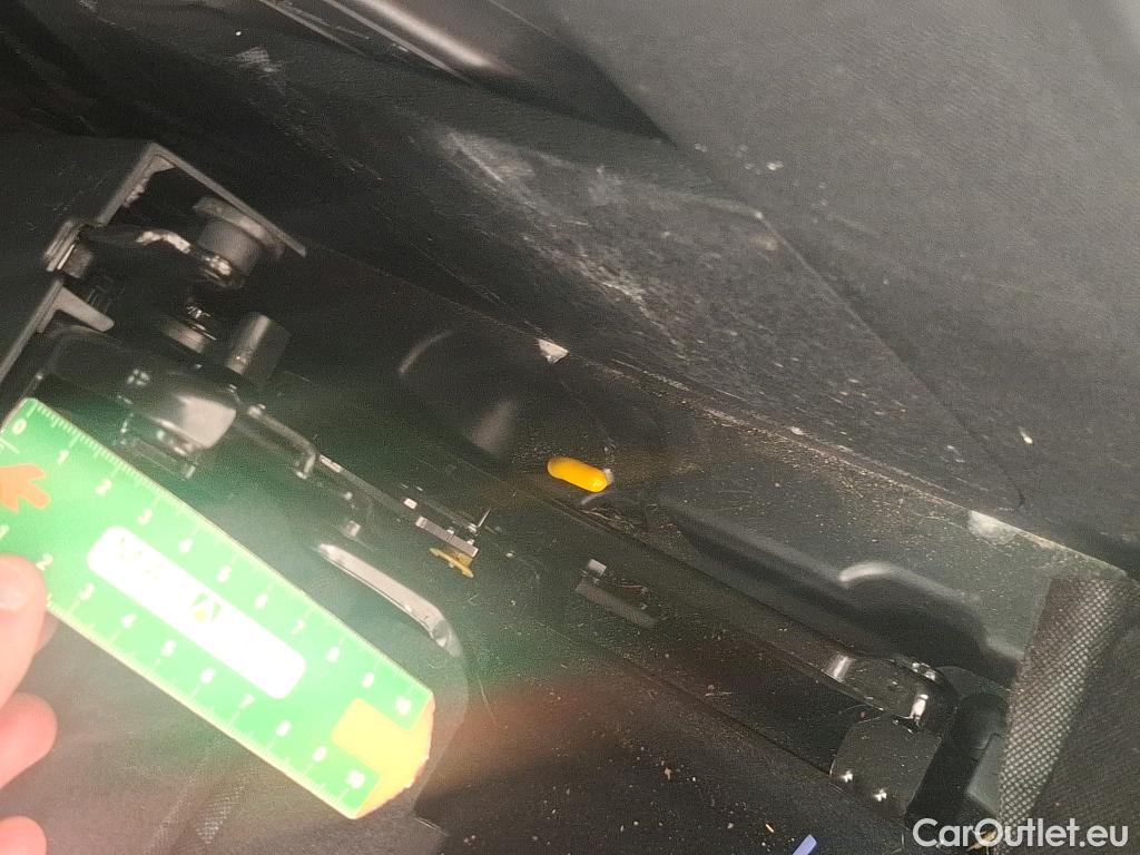  Peugeot  5008  Active Pack 1.2 PureTech 130CV BVA8 7 Sieges E6d #31