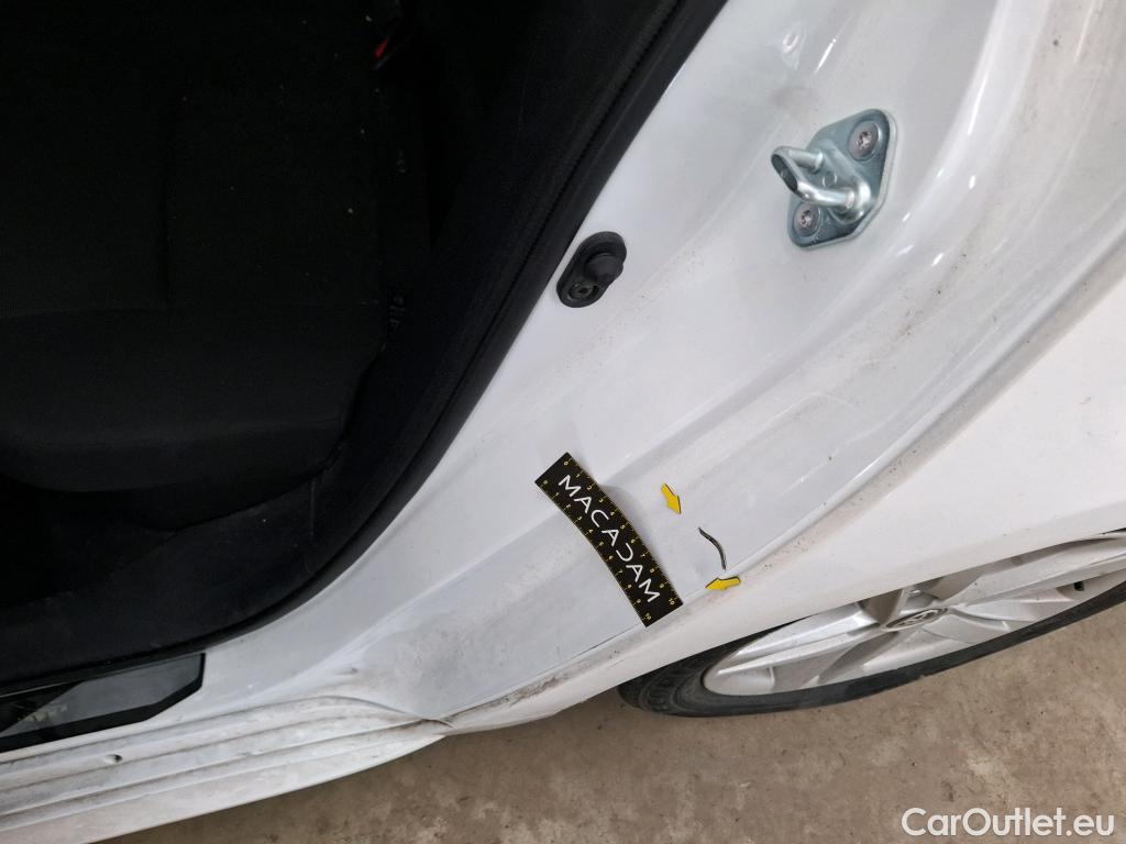  Toyota  Corolla TOYOTA  / 2018 / 5P / Berline Hybride 122h Dynamic Business Beyond Zer #40