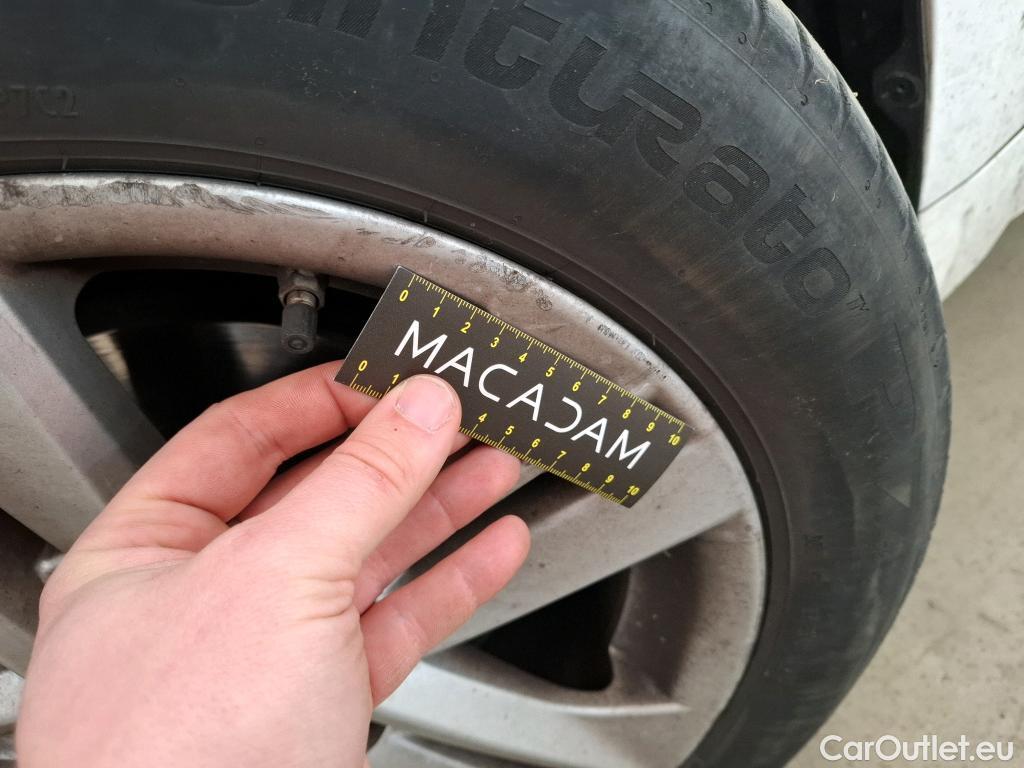  Toyota  Corolla TOYOTA  / 2018 / 5P / Berline Hybride 122h Dynamic Business Beyond Zer #35