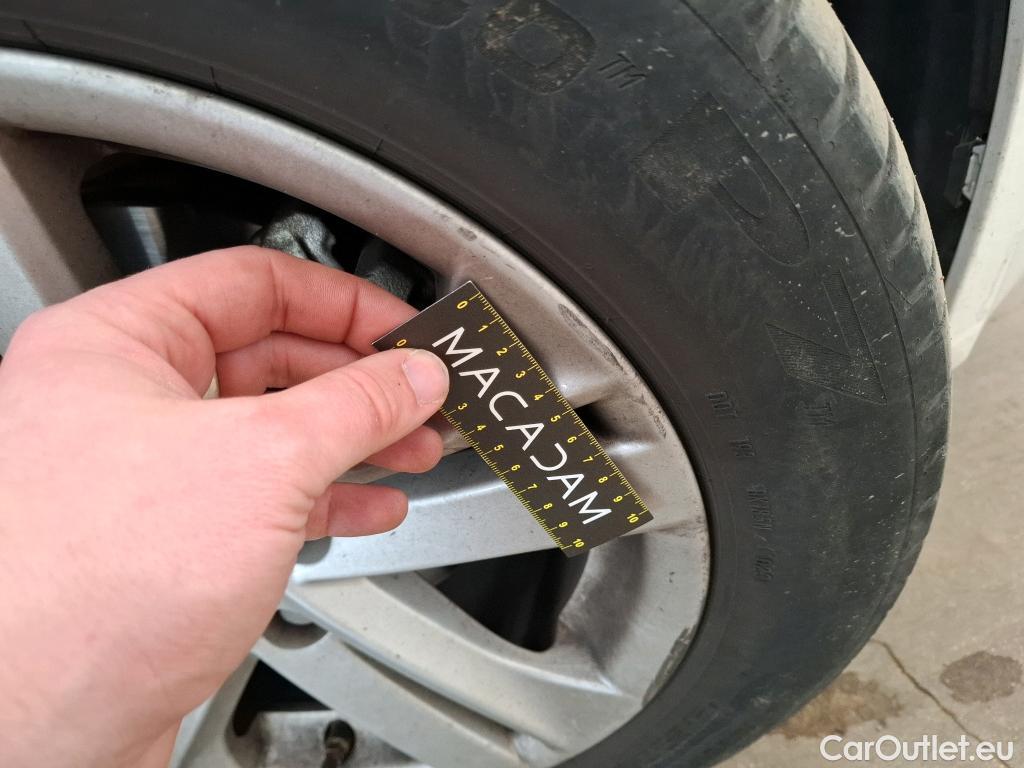  Toyota  Corolla TOYOTA  / 2018 / 5P / Berline Hybride 122h Dynamic Business Beyond Zer #25