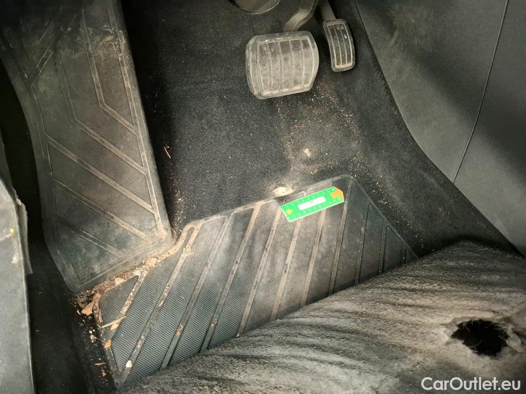  Peugeot  3008  Active Pack 1.5 HDi 130CV BVA8 E6d #20