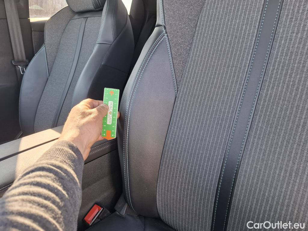  Peugeot  3008  Allure Pack 1.5 HDi 130CV BVA8 E6d #4