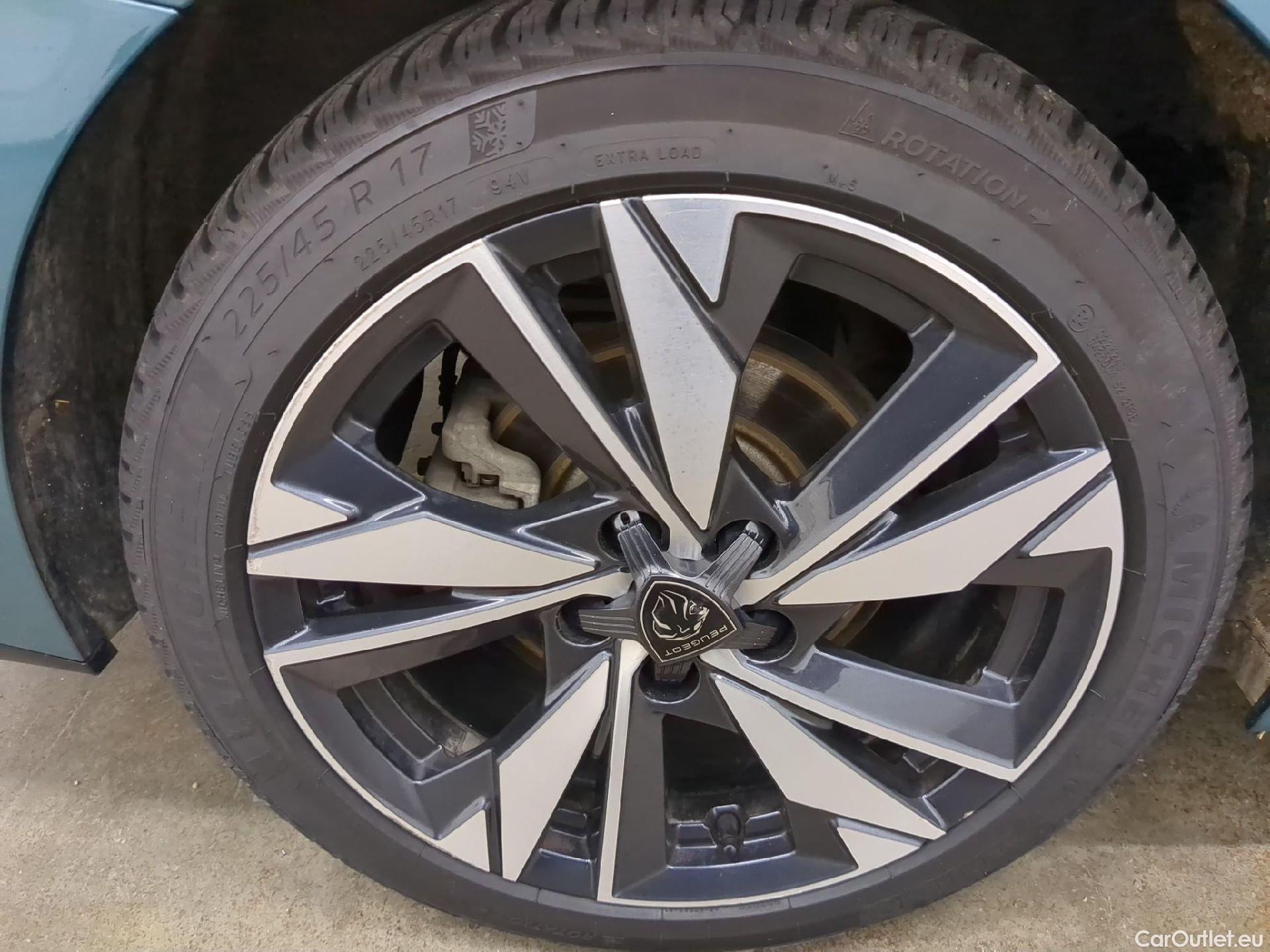  Peugeot  308 PEUGEOT  SW / 2021 / 5P / Break PureTech 130 S&S EAT 8 ALLURE #18