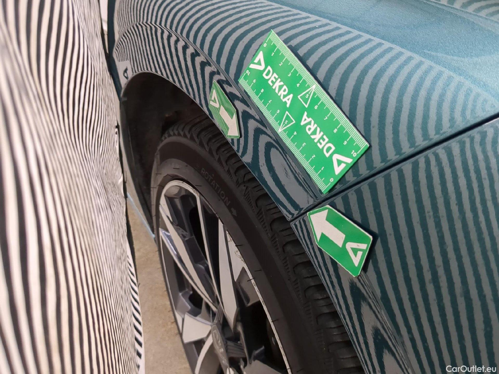  Peugeot  308 PEUGEOT  SW / 2021 / 5P / Break PureTech 130 S&S EAT 8 ALLURE #26