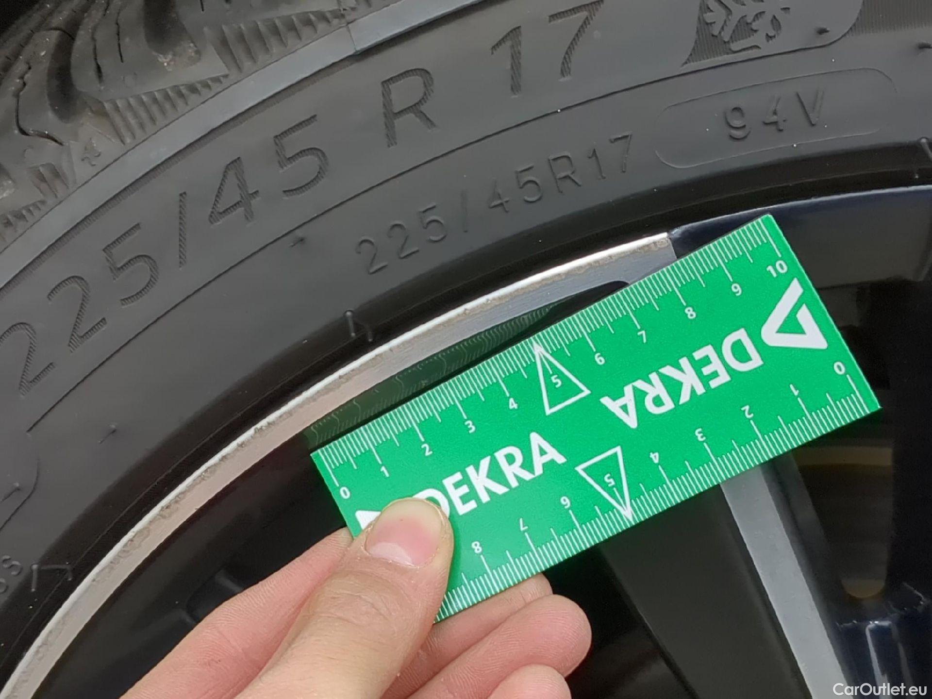  Peugeot  308 PEUGEOT  SW / 2021 / 5P / Break PureTech 130 S&S EAT 8 ALLURE #17