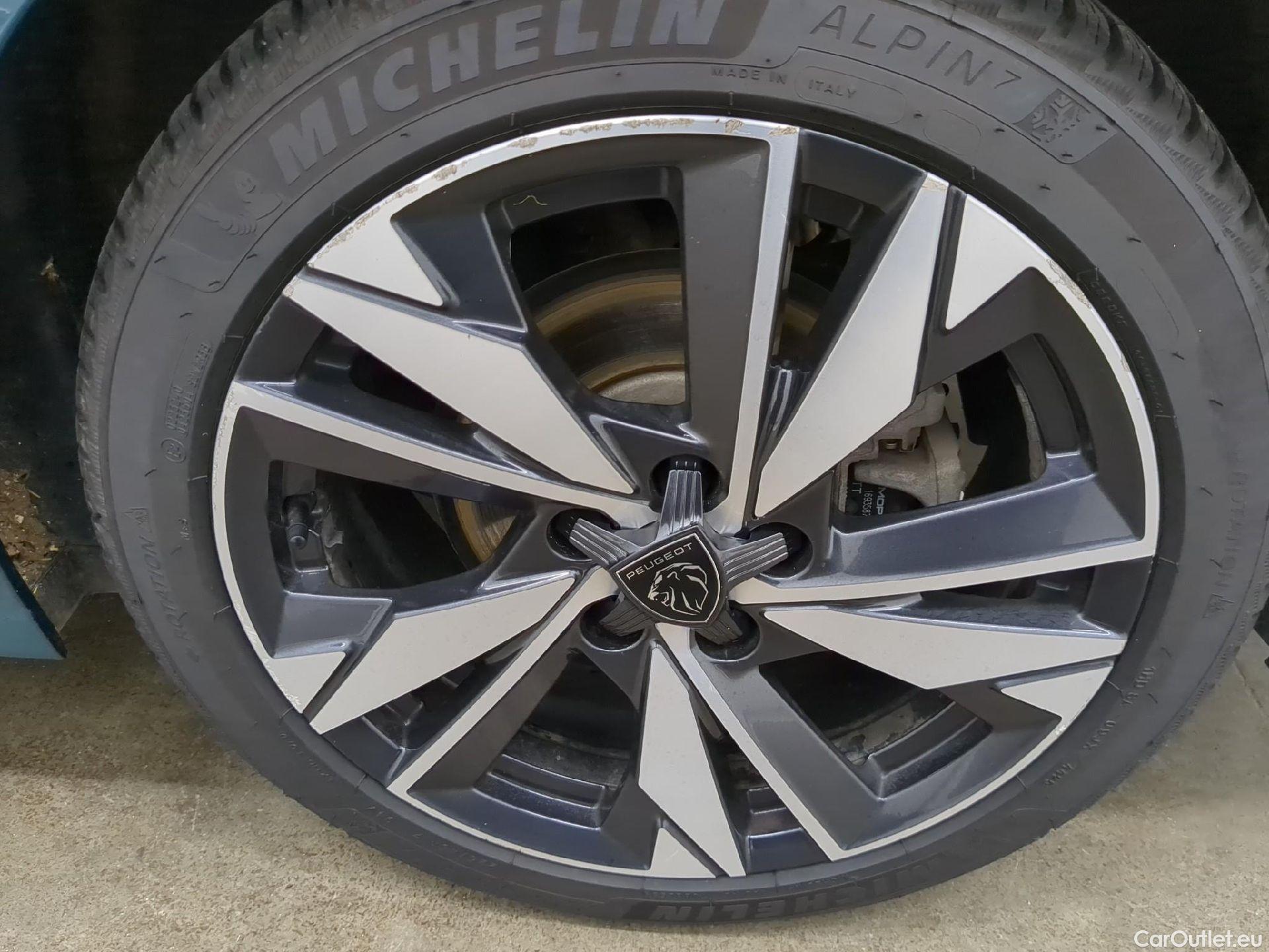  Peugeot  308 PEUGEOT  SW / 2021 / 5P / Break PureTech 130 S&S EAT 8 ALLURE #13