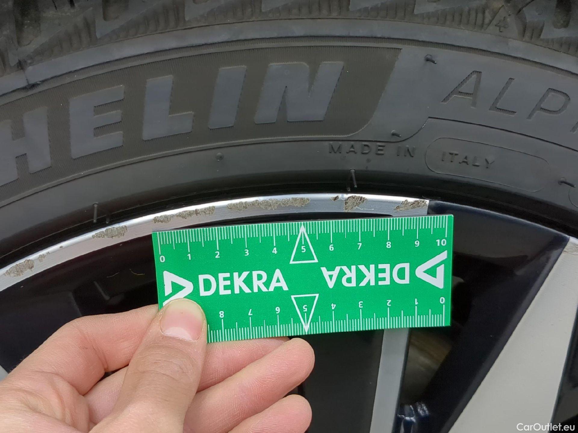  Peugeot  308 PEUGEOT  SW / 2021 / 5P / Break PureTech 130 S&S EAT 8 ALLURE #12