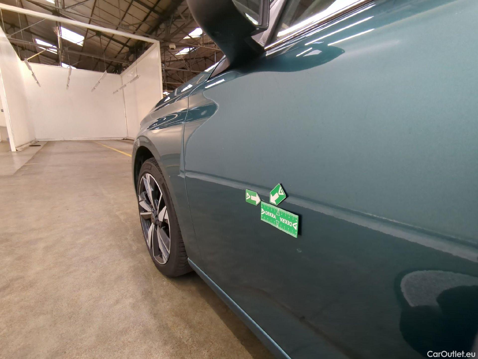  Peugeot  308 PEUGEOT  SW / 2021 / 5P / Break PureTech 130 S&S EAT 8 ALLURE #28