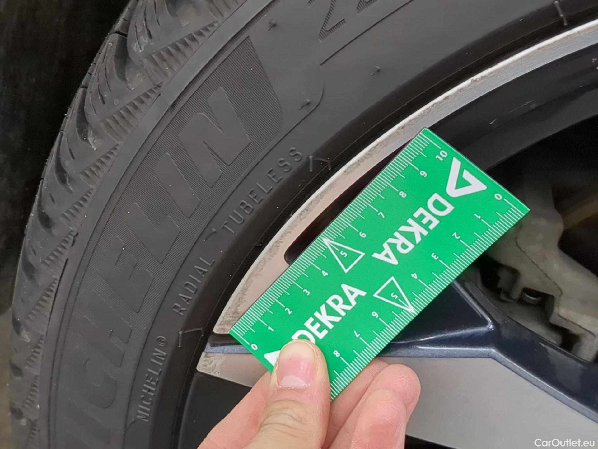  Peugeot  308 PEUGEOT  SW / 2021 / 5P / Break PureTech 130 S&S EAT 8 ALLURE #20