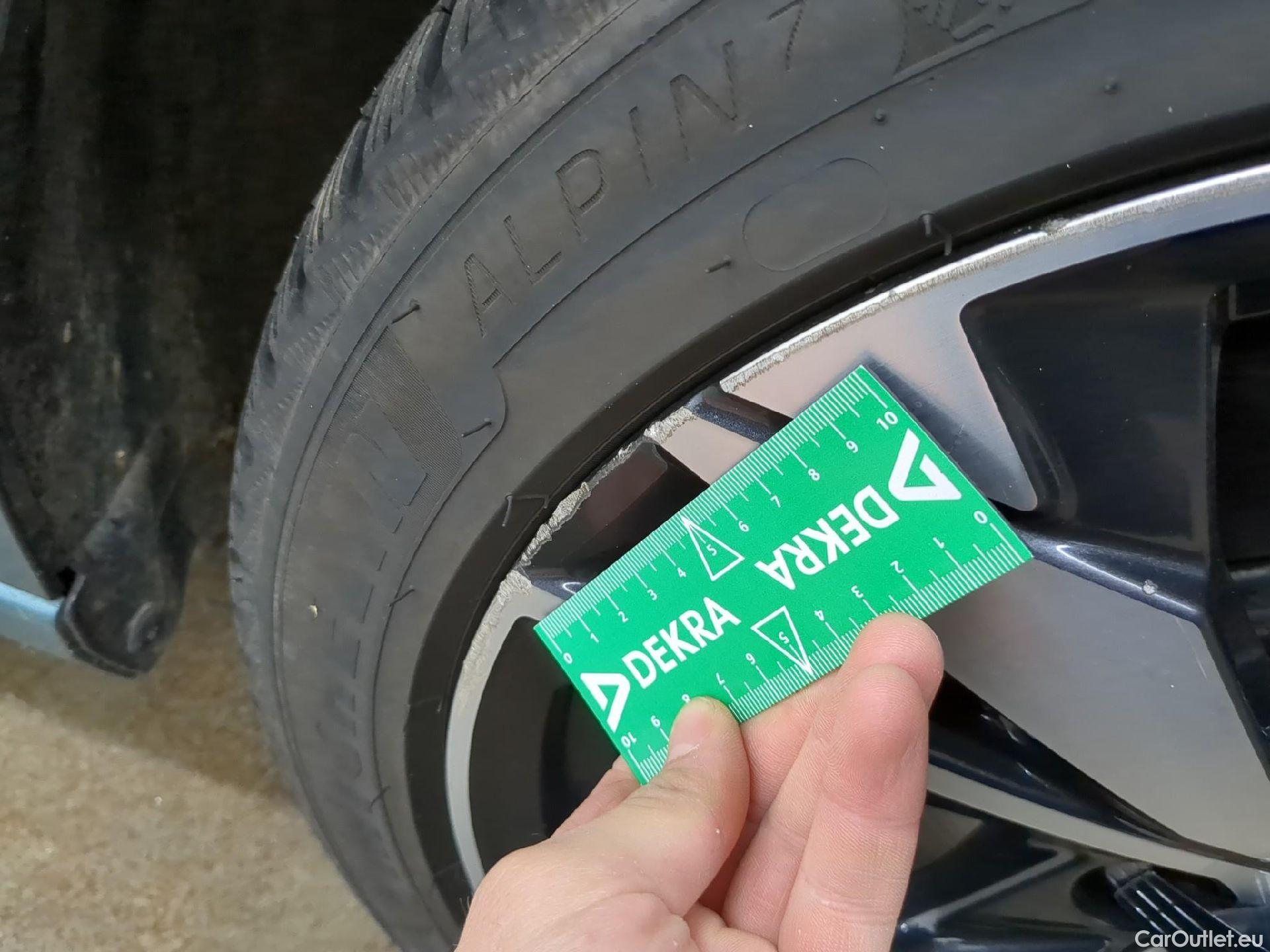  Peugeot  308 PEUGEOT  SW / 2021 / 5P / Break PureTech 130 S&S EAT 8 ALLURE #4