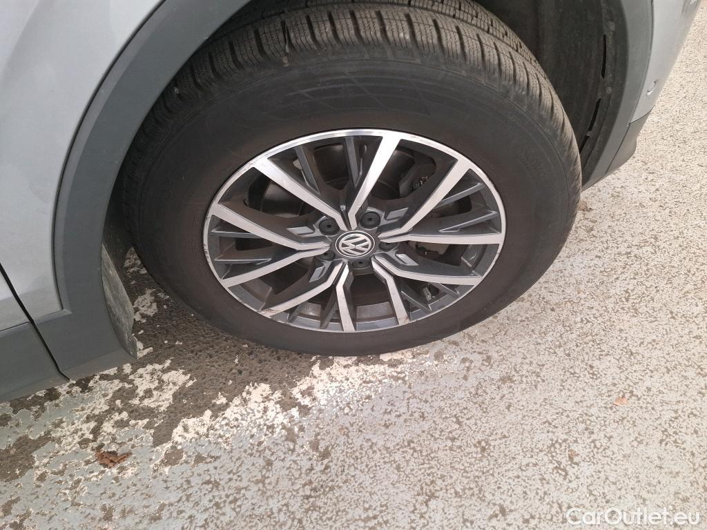  Volkswagen  Tiguan VOLKSWAGEN  Allspace / 2017 / 5P / SUV 2.0 TDI 150 DSG7 Confortline Business #36