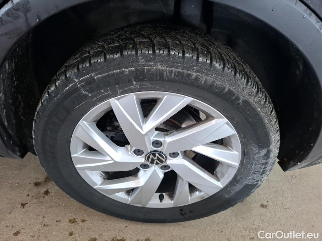  Volkswagen  Tiguan VOLKSWAGEN  / 2020 / 5P / SUV 2.0 TDI 150 DSG7 Life Business 4M #48
