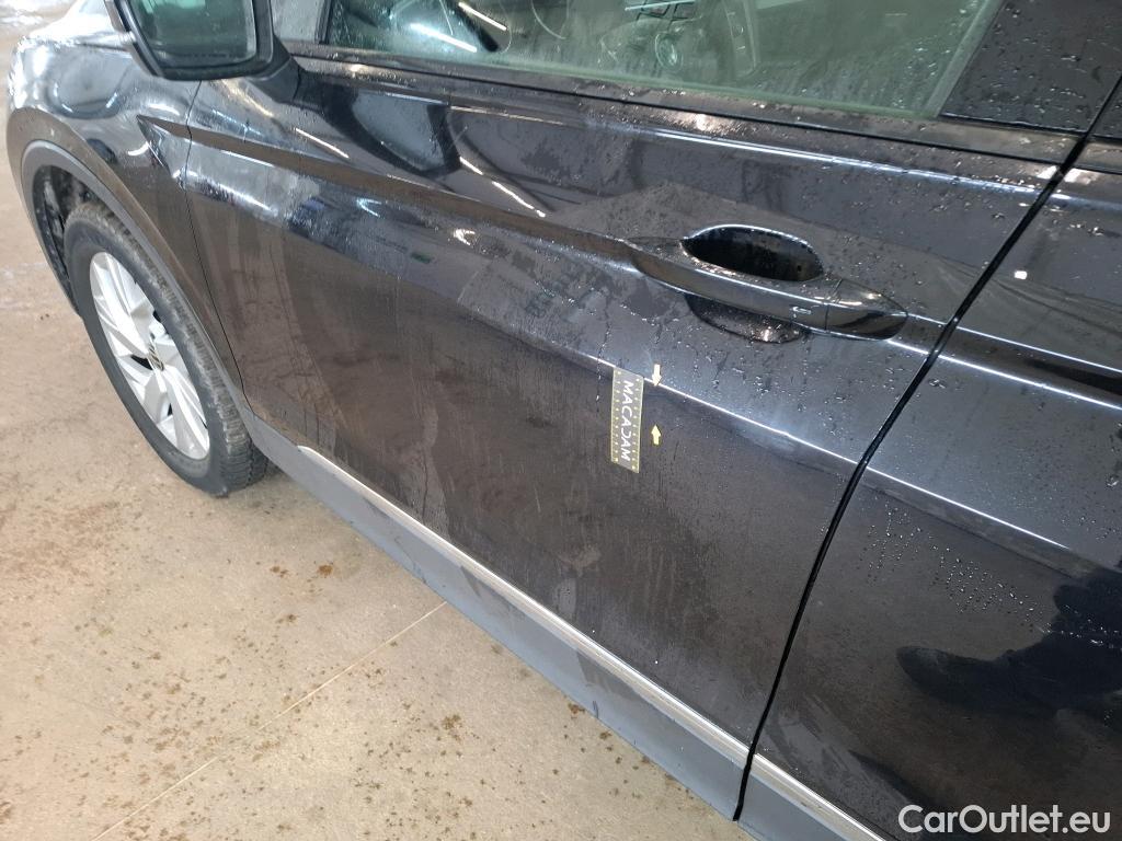  Volkswagen  Tiguan VOLKSWAGEN  / 2020 / 5P / SUV 2.0 TDI 150 DSG7 Life Business 4M #29