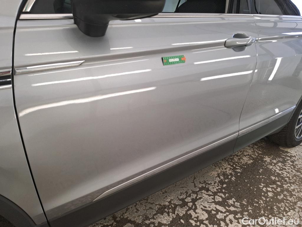  Volkswagen  Tiguan VOLKSWAGEN  Allspace / 2017 / 5P / SUV 2.0 TDI 150 DSG7 Confortline Business #16