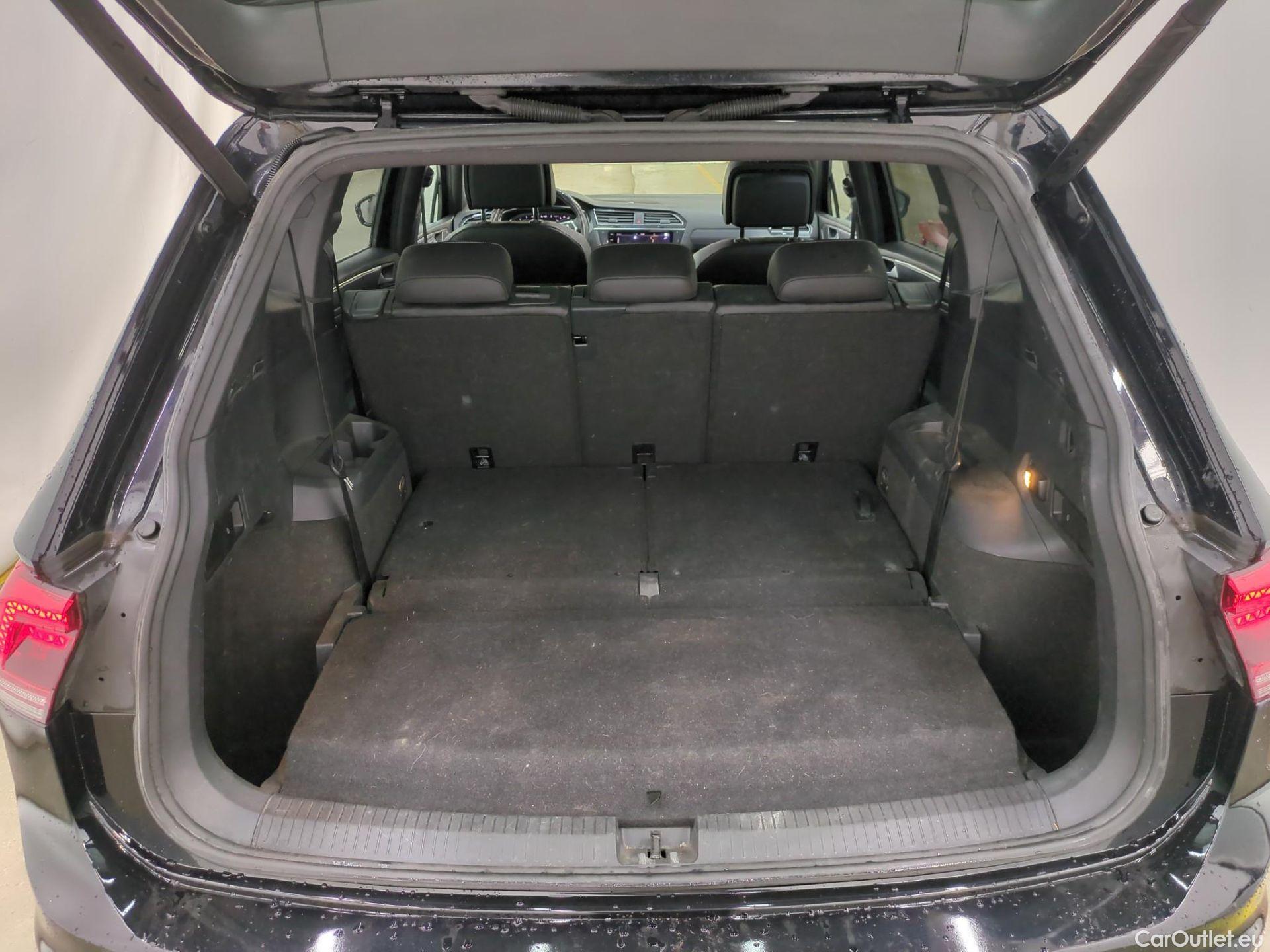  Volkswagen  Tiguan VOLKSWAGEN  Allspace / 2017 / 5P / SUV 2.0 TDI 200 DSG7 Carat Exclusive 4Motion #8