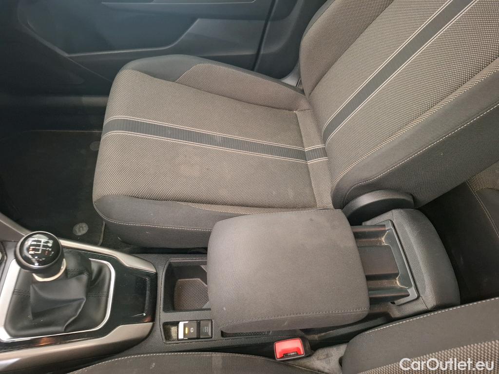  Volkswagen  T-ROC VOLKSWAGEN  / 2017 / 5P / SUV 2.0 TDI 115 LOUNGE BUS #48