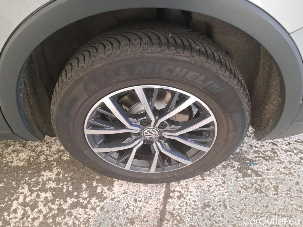  Volkswagen  Tiguan VOLKSWAGEN  Allspace / 2017 / 5P / SUV 2.0 TDI 150 DSG7 Confortline Business #31