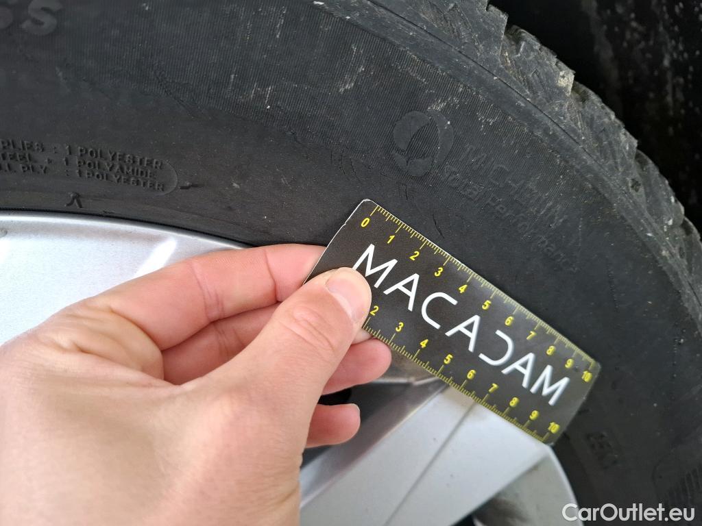  Volkswagen  Tiguan VOLKSWAGEN  / 2020 / 5P / SUV 2.0 TDI 150 DSG7 Life Business 4M #16