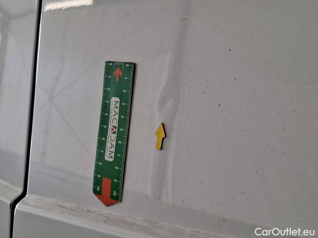  Renault  Trafic RENAULT  / 2021 / 4P / Fourgon tôlé FG CF L1H1 2T8 Blue dCi 130 #48