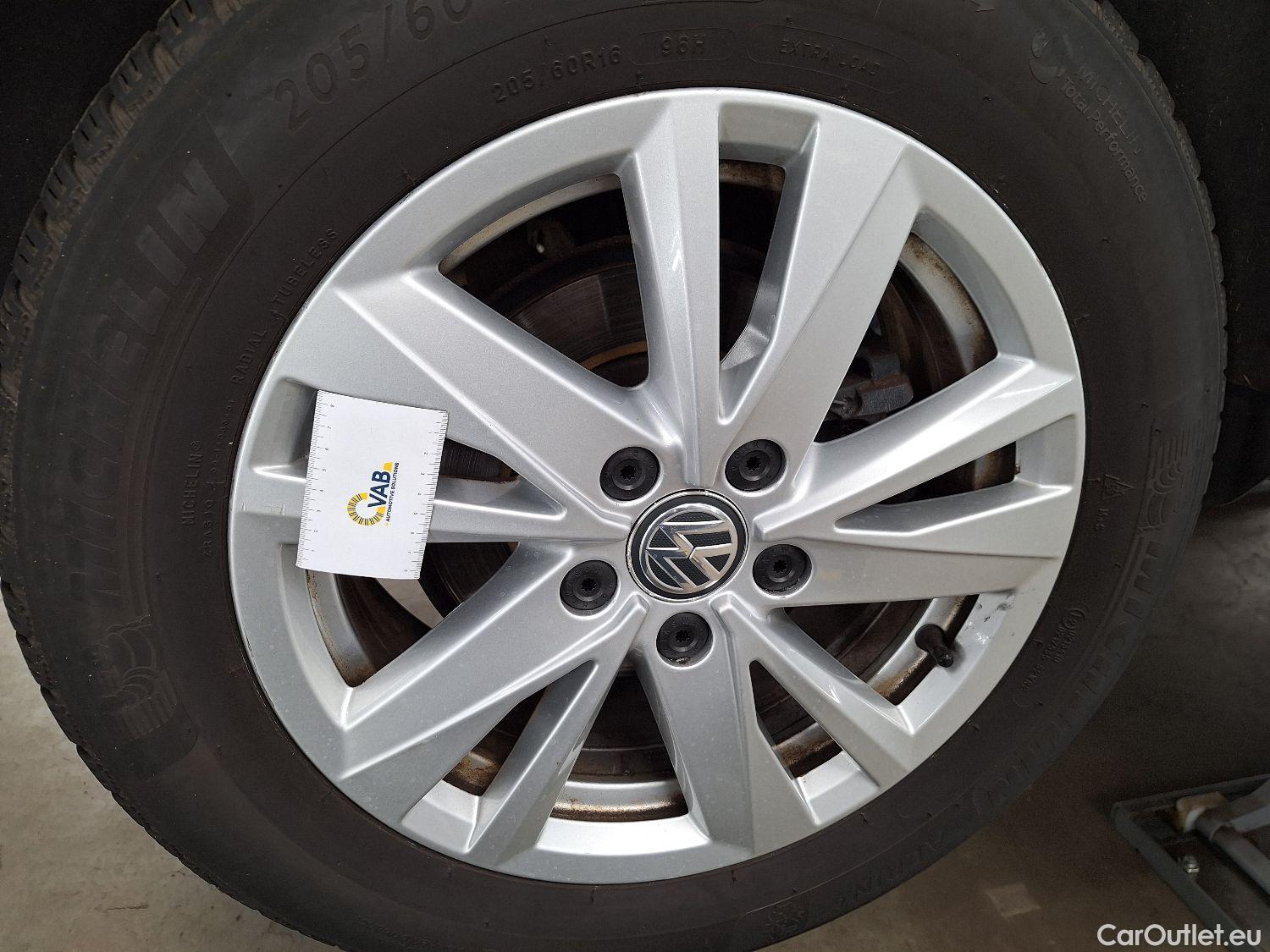  Volkswagen  Touran VW,  '15, Volkswagen  2.0 TDi 85kW Highline DSG 5d #18