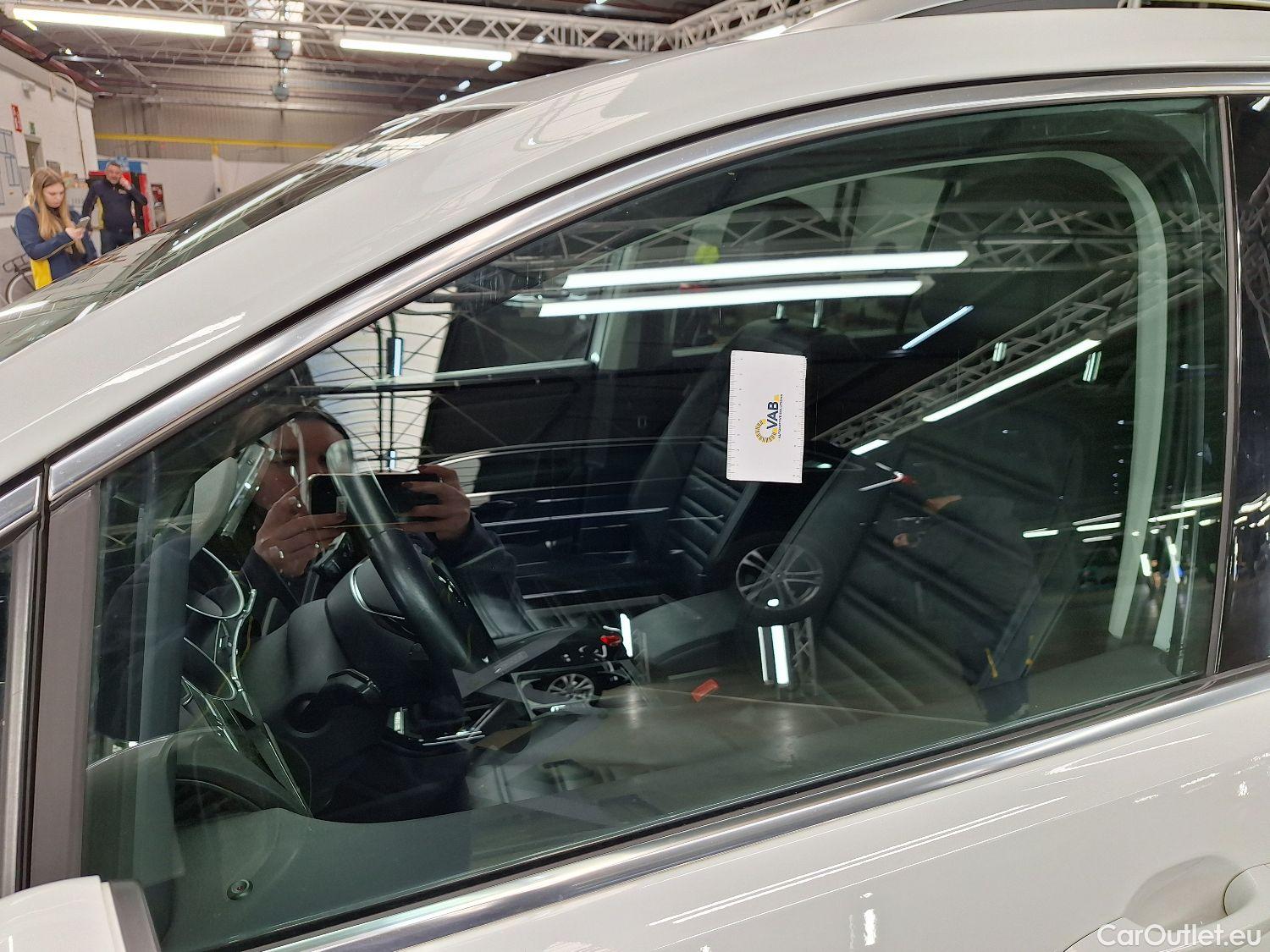  Volkswagen  Touran VW,  '15, Volkswagen  2.0 TDi 85kW Highline DSG 5d #11