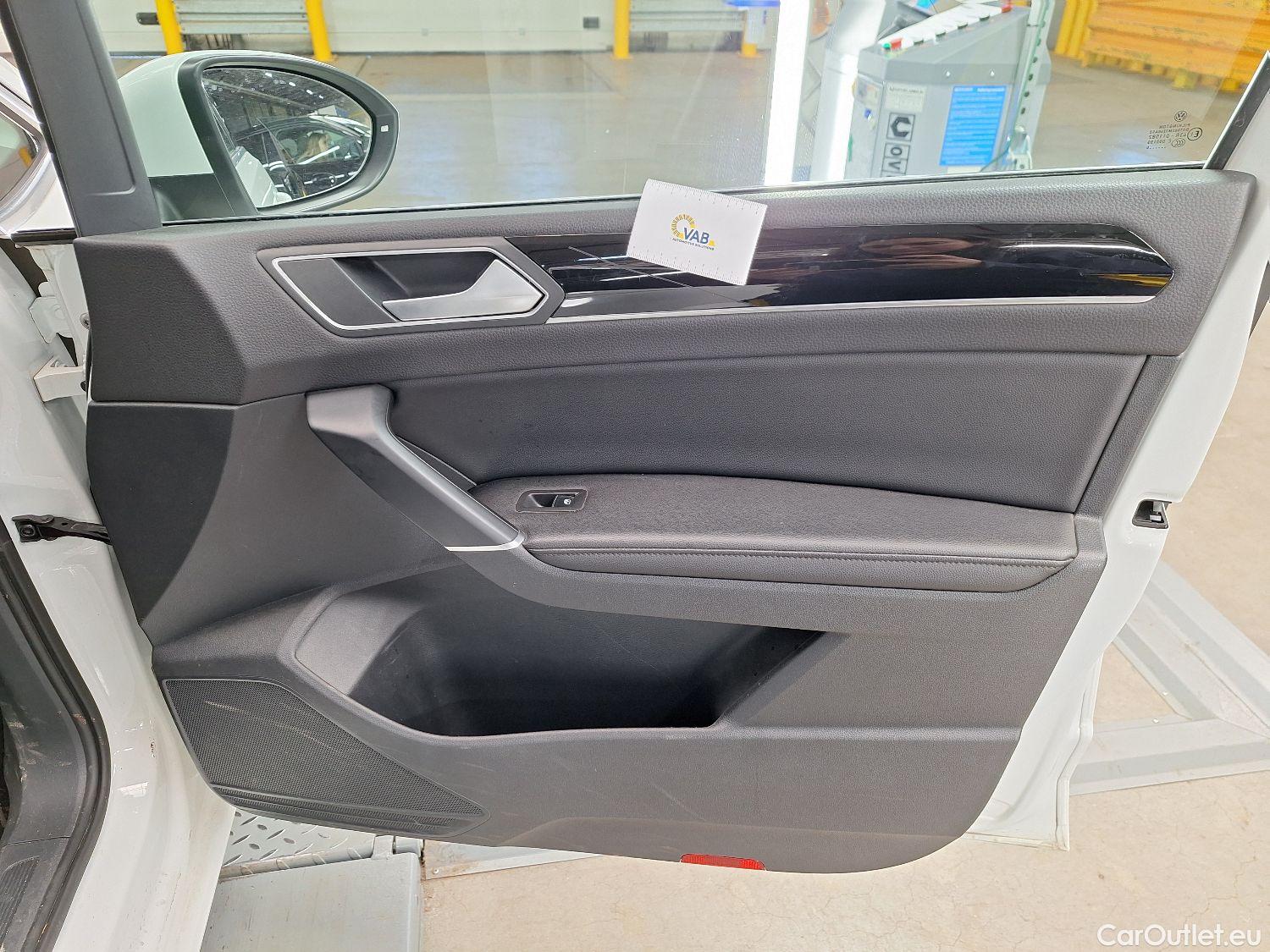  Volkswagen  Touran VW,  '15, Volkswagen  2.0 TDi 85kW Highline DSG 5d #31